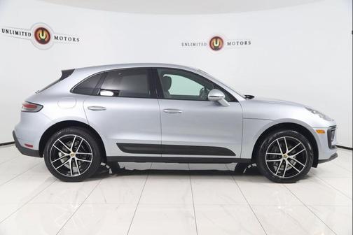 2022 Porsche Macan Base (PDK)