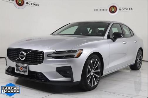 2022 Volvo S60 T5 Momentum