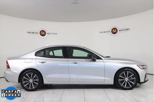 2022 Volvo S60 T5 Momentum