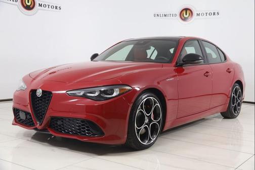 Alfa Rosso 2024 Alfa Romeo Giulia Veloce RWD