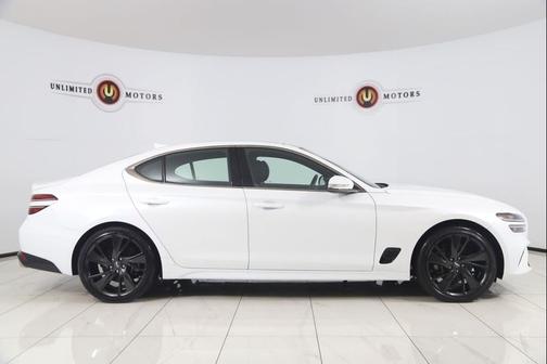 Uyuni White 2023 Genesis G70 2.0T