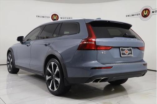 2022 Volvo V60 Cross Country T5