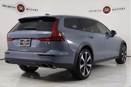 2022 Volvo V60 Cross Country T5