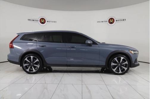 2022 Volvo V60 Cross Country T5