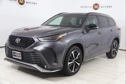 Magnetic Gray Metallic 2022 Toyota Highlander XSE
