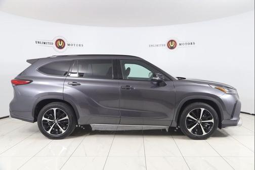 Magnetic Gray Metallic 2022 Toyota Highlander XSE