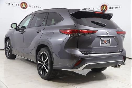 Magnetic Gray Metallic 2022 Toyota Highlander XSE