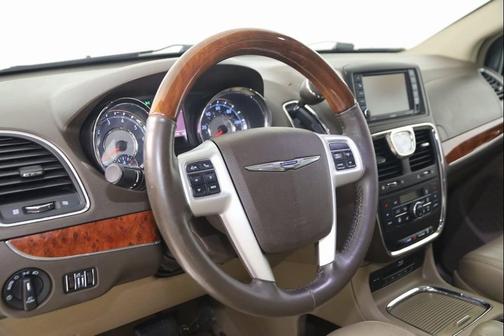 2015 Chrysler Town & Country Limited Platinum