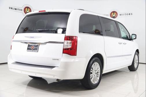 2015 Chrysler Town & Country Limited Platinum