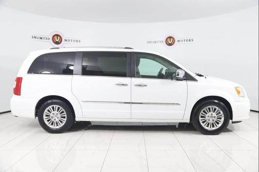 2015 Chrysler Town & Country Limited Platinum