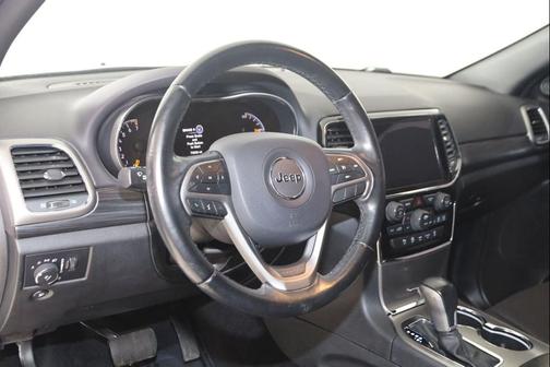 Bright White Clearcoat 2020 Jeep Grand Cherokee Laredo
