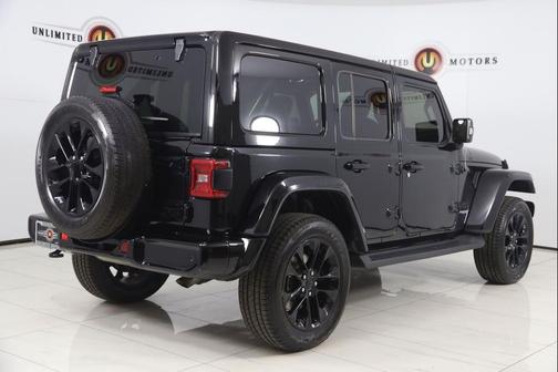 Black Clearcoat 2022 Jeep Wrangler Unlimited High Altitude 4x4