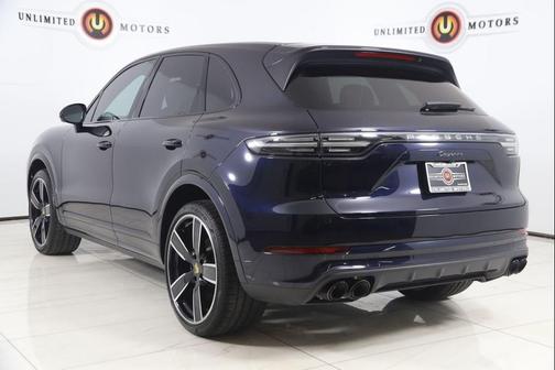 Moonlight Blue Metallic 2022 Porsche Cayenne Platinum Edition