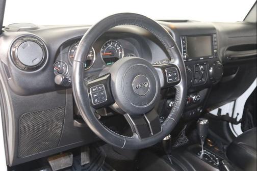 Bright White Clearcoat 2017 Jeep Wrangler Unlimited Smoky Mountain 4x4