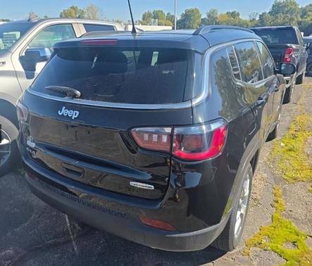 Diamond Black Crystal Pearlcoat 2023 Jeep Compass Latitude Lux