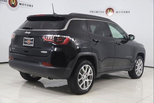 Diamond Black Crystal Pearlcoat 2023 Jeep Compass Latitude Lux