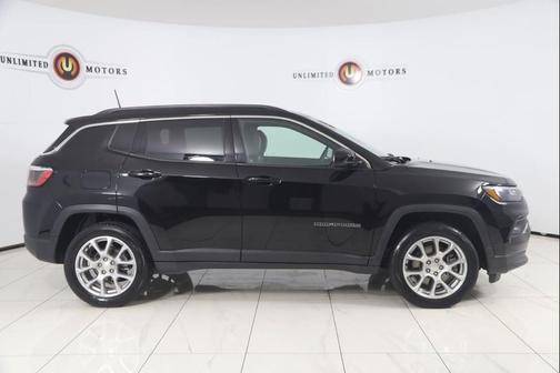 Diamond Black Crystal Pearlcoat 2023 Jeep Compass Latitude Lux