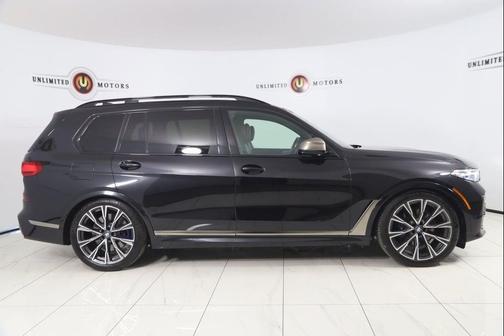 2022 BMW X7 M50i
