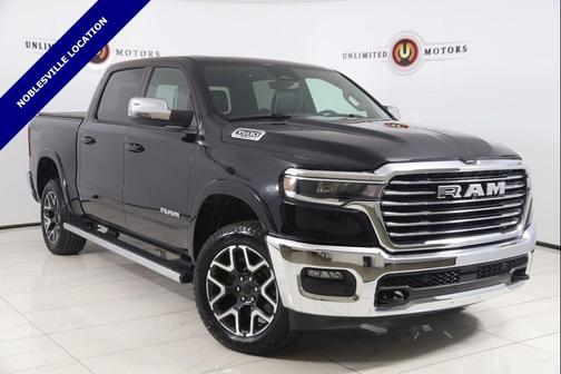 Diamond Black Crystal Pearlcoat 2025 RAM 1500 Laramie