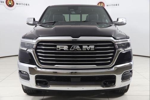 Diamond Black Crystal Pearlcoat 2025 RAM 1500 Laramie