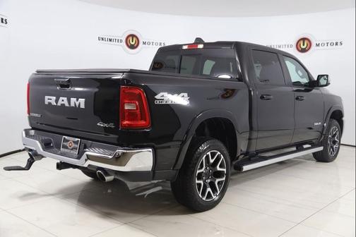 Diamond Black Crystal Pearlcoat 2025 RAM 1500 Laramie
