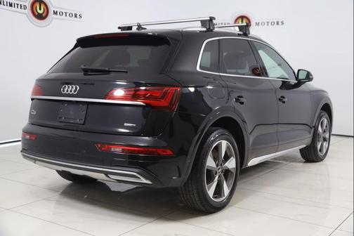 Mythos Black Metallic 2023 Audi Q5 40 Premium