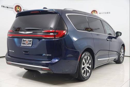 2022 Chrysler Pacifica L