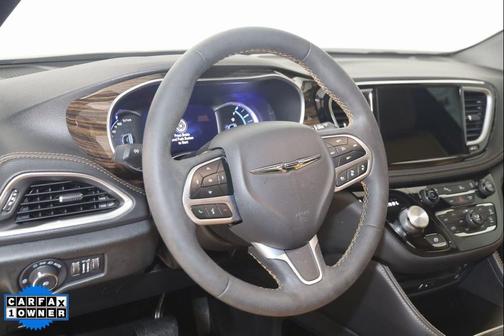 2022 Chrysler Pacifica L