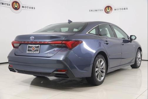 2019 Toyota Avalon Hybrid XLE