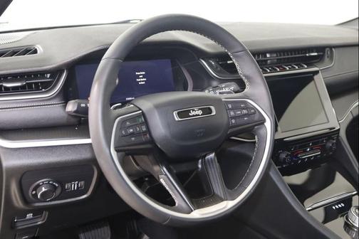 Diamond Black Crystal Pearlcoat 2024 Jeep Grand Cherokee Altitude