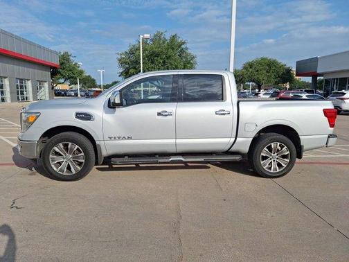 2017 Nissan Titan SL