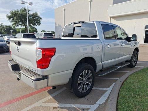 2017 Nissan Titan SL