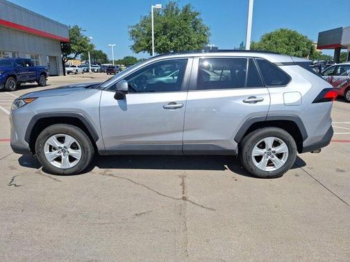 2020 Toyota RAV4 XLE