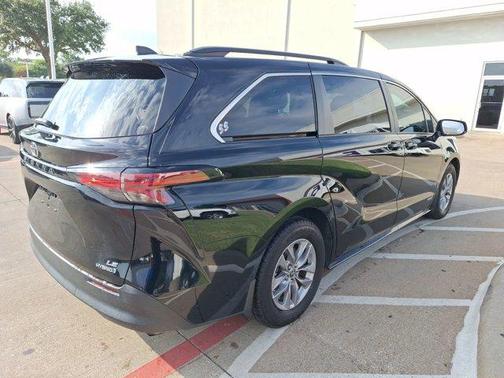 2021 Toyota Sienna LE