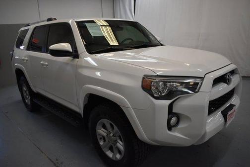 Photo 4 of 38 of 2019 Toyota 4Runner SR5 Premium