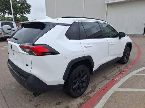 2021 Toyota RAV4 LE