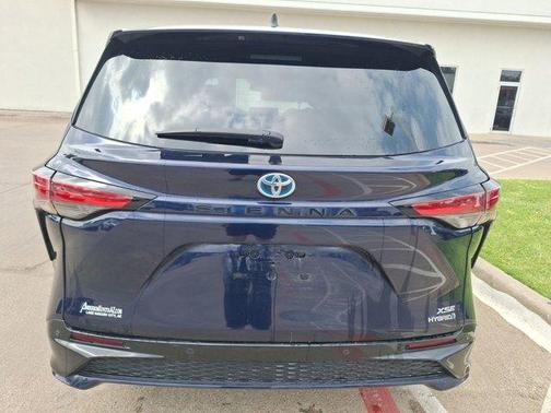 2021 Toyota Sienna XSE 7 Passenger