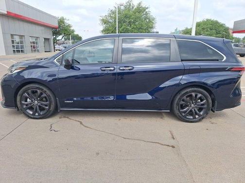 2021 Toyota Sienna XSE 7 Passenger