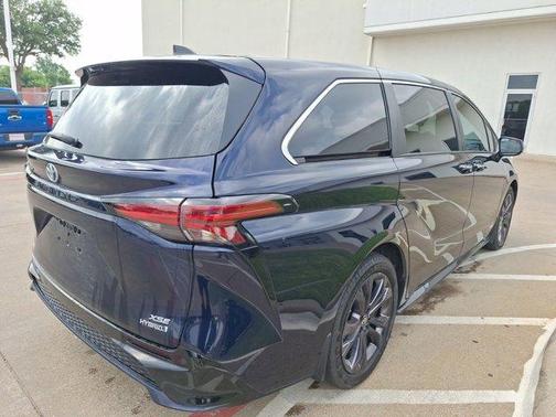 2021 Toyota Sienna XSE 7 Passenger