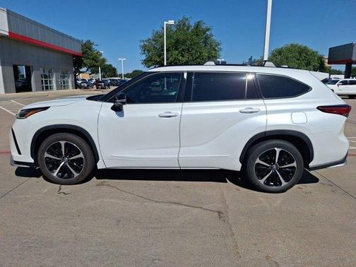 2022 Toyota Highlander XSE