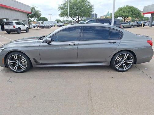 2019 BMW 750 i