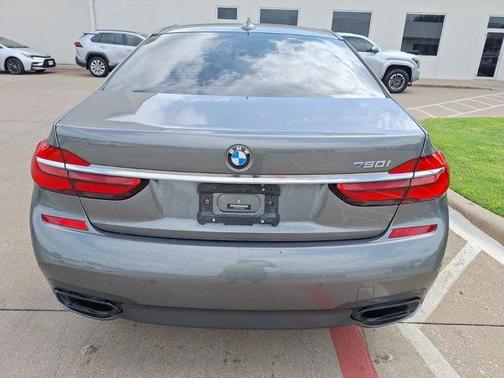 2019 BMW 750 i