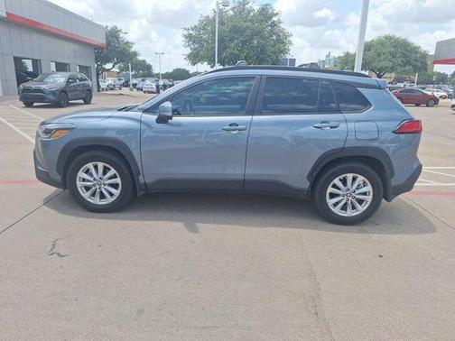 2024 Toyota Corolla Cross LE