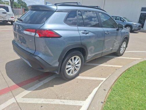2024 Toyota Corolla Cross LE