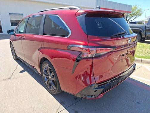2022 Toyota Sienna XSE 7 Passenger