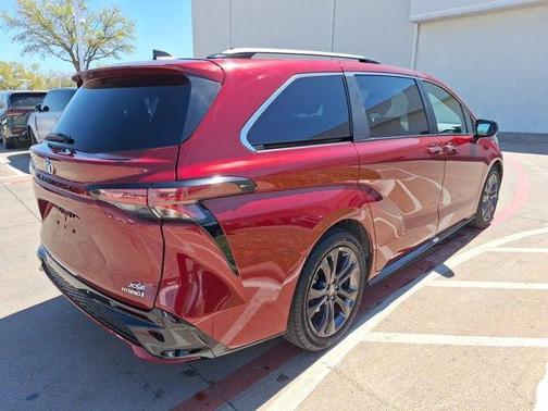 2022 Toyota Sienna XSE 7 Passenger