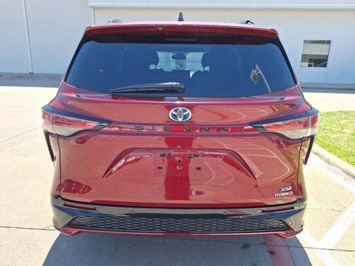 2022 Toyota Sienna XSE 7 Passenger