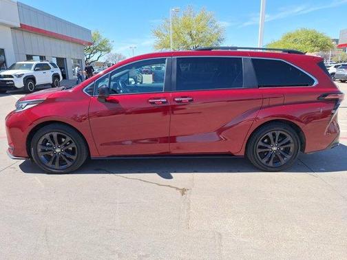 2022 Toyota Sienna XSE 7 Passenger
