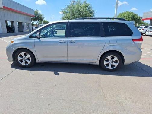 2014 Toyota Sienna LE
