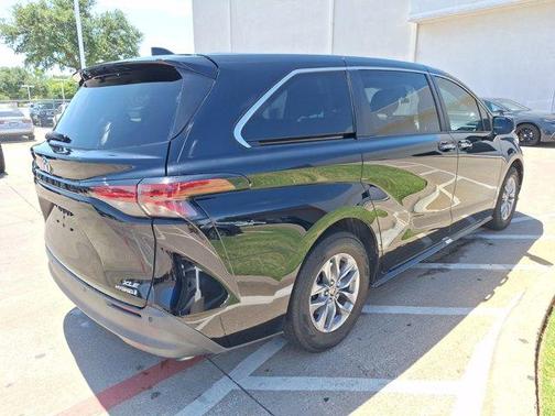 2022 Toyota Sienna XLE